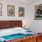 Casa Di Mezzo By Arbaspaa