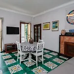 Casa Di Mezzo By Arbaspaa Apartment *