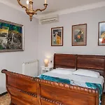 Casa Di Mezzo By Arbaspaa Apartment