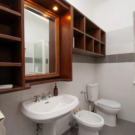Casa Di Mezzo By Arbaspaa *