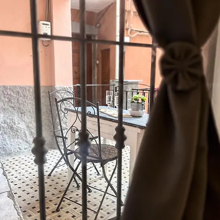Casa Di Mezzo By Arbaspaa Apartment